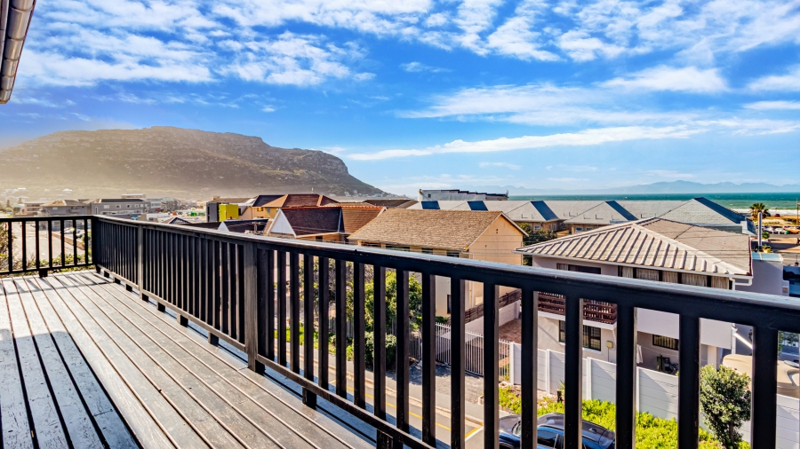 8 Bedroom Property for Sale in Fish Hoek Western Cape